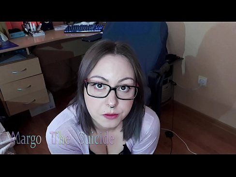 ❤️ Σέξι κορίτσι με γυαλιά πιπιλίζει Dildo βαθιά στην κάμερα ️❌ Σούπερ πορνό ❤